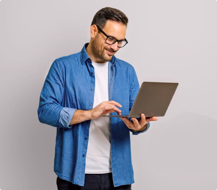 wp-codings - Mann am Laptop